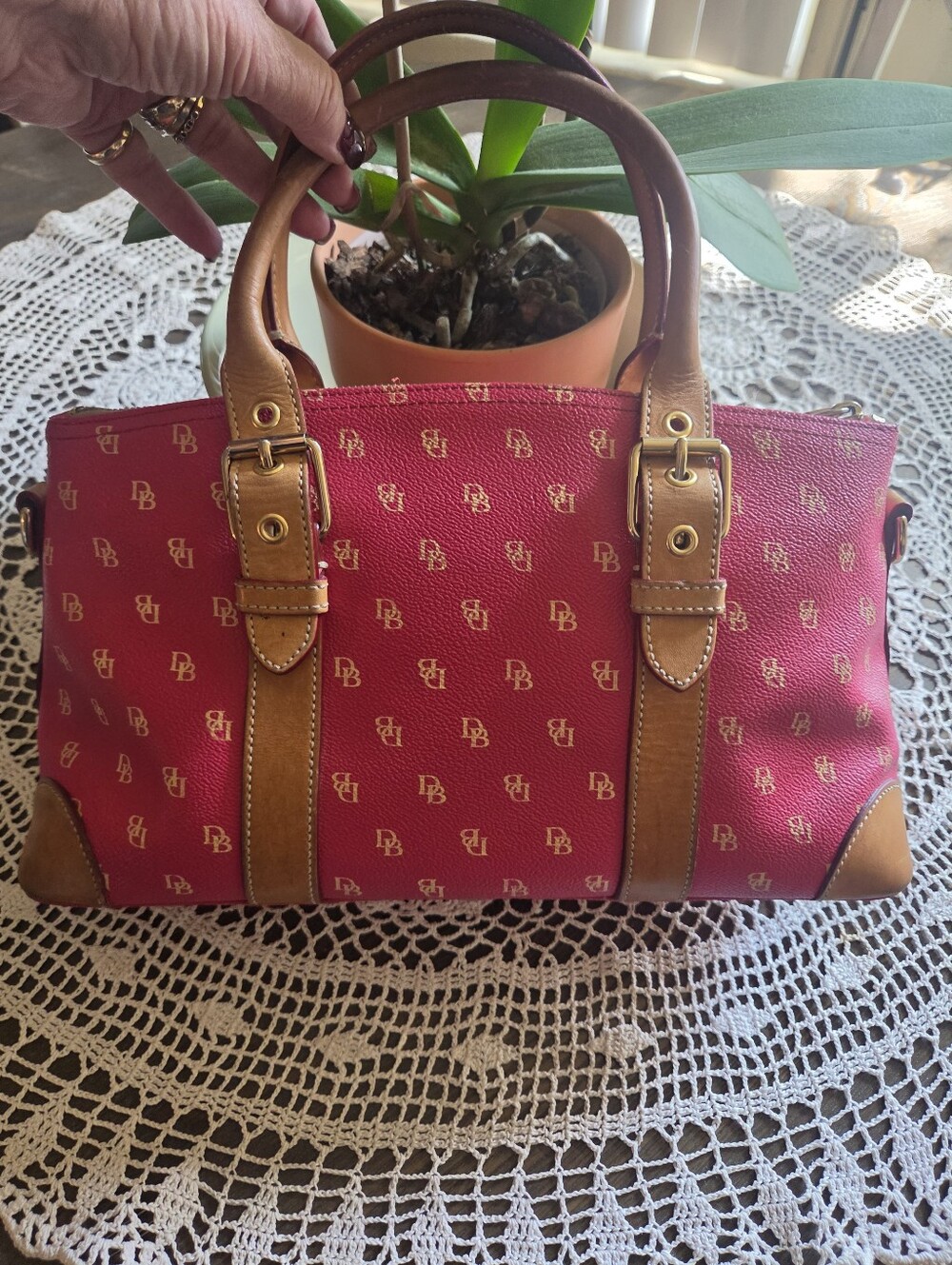 Vtg. Dooney & Bourke Dome Pink Signature Satchel 🍂🍁